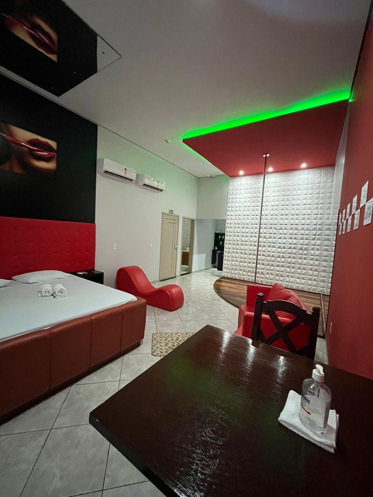 Fetiche Motel Presidente Medici  ภายนอก รูปภาพ